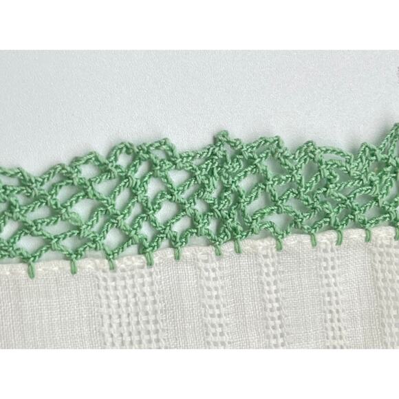 Vintage White Embroidered Boarder Hankie - Picture 4 of 6